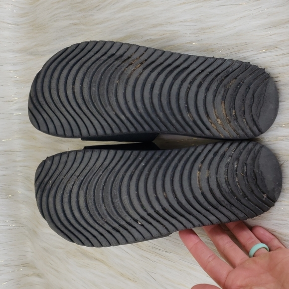 Nike Slide Ons - Picture 5 of 7